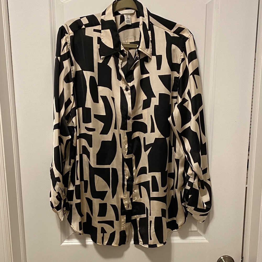 H&M Black and Cream Geometric Print Blouse
Size M